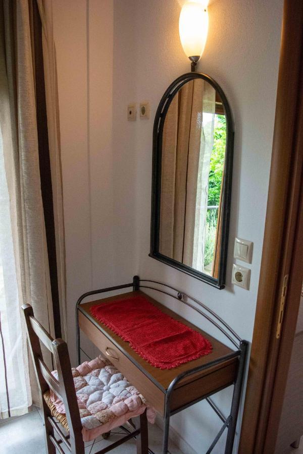 Efi'S Guest House Áyios Dhimítrios Eksteriør billede
