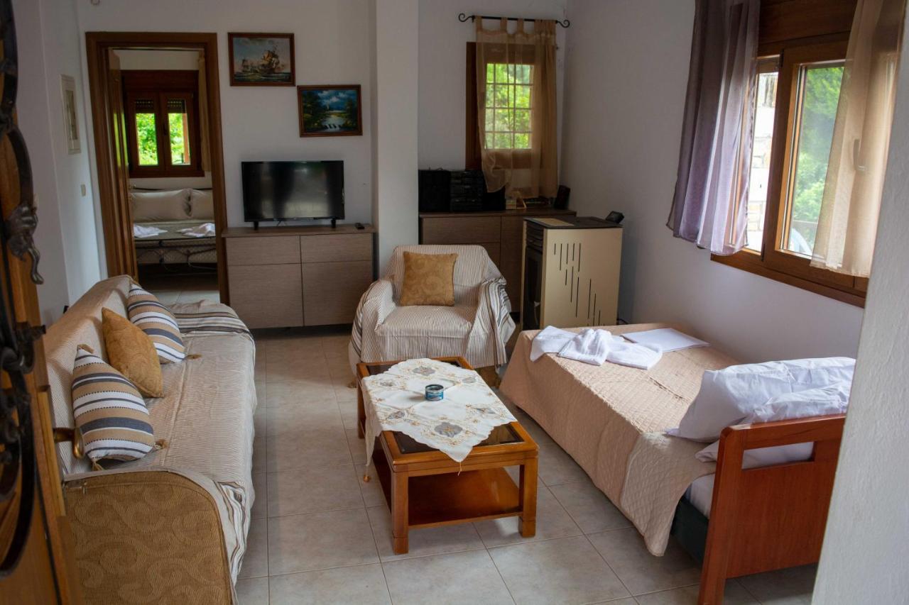 Efi'S Guest House Áyios Dhimítrios Eksteriør billede